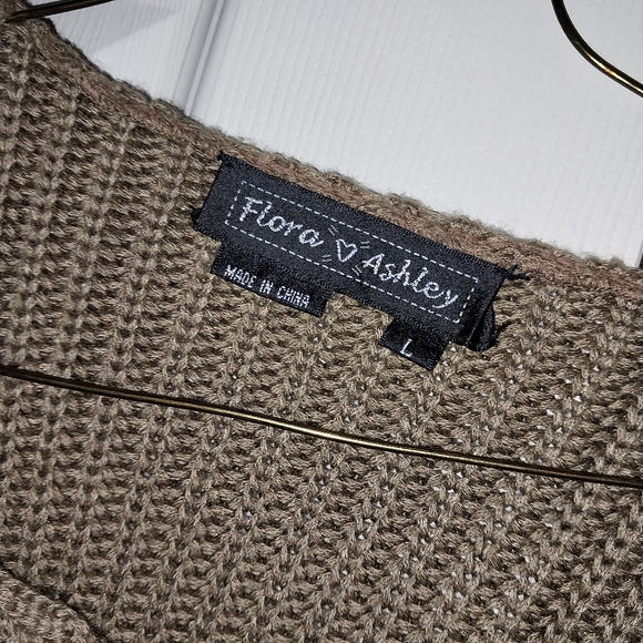 Y2K Taupe Sweater - Picture 4 of 8